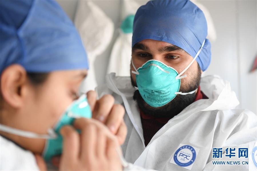 （新華全媒頭條·圖文互動(dòng)）（16）聽(tīng)，人類(lèi)命運(yùn)共同體的大合唱——中國(guó)同國(guó)際社會(huì)攜手抗擊新冠肺炎疫情述評(píng)