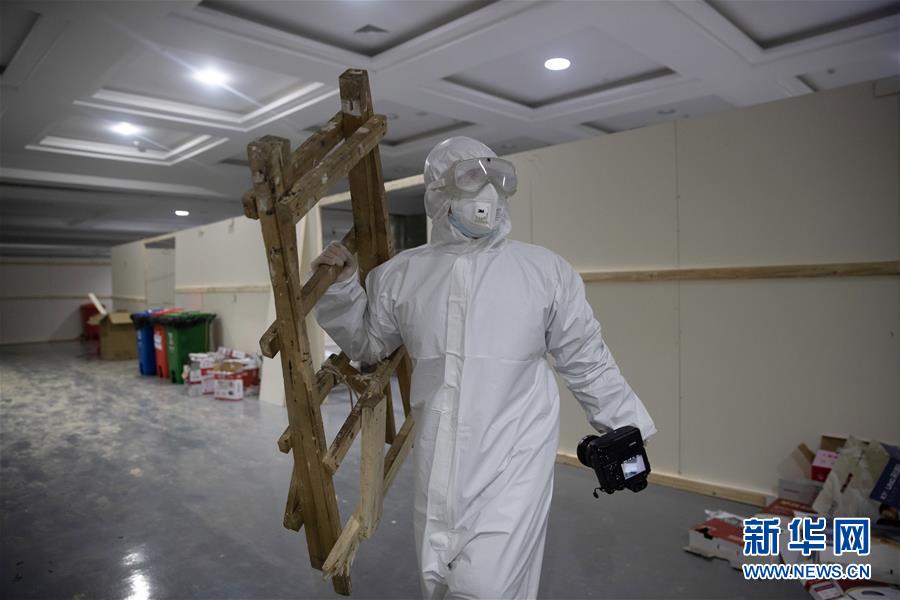 （一線抗疫群英譜·特稿·圖文互動）（5）不畏艱險，深入一線——“武漢保衛(wèi)戰(zhàn)”一線新聞工作者素描