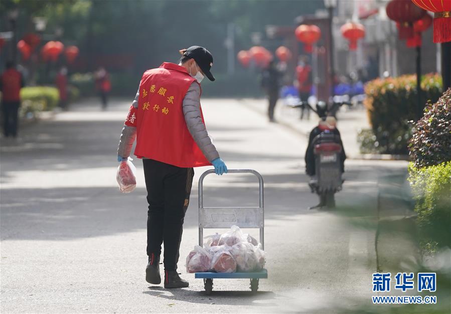 （新華全媒頭條·圖文互動）（11）一鼓作氣，不勝不休！——寫在疫情防控阻擊戰(zhàn)的關鍵時刻