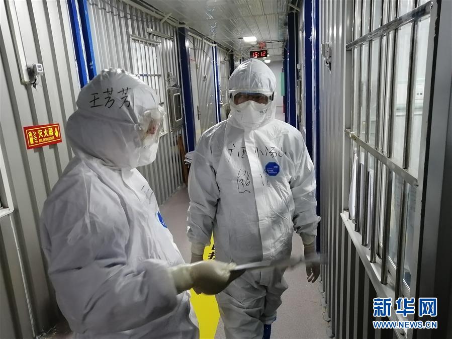 （圖文互動）（1）“哪里有任務(wù)，哪里就有黨旗飄揚(yáng)”——廣西黨員“白衣戰(zhàn)士”奮戰(zhàn)抗疫一線見聞