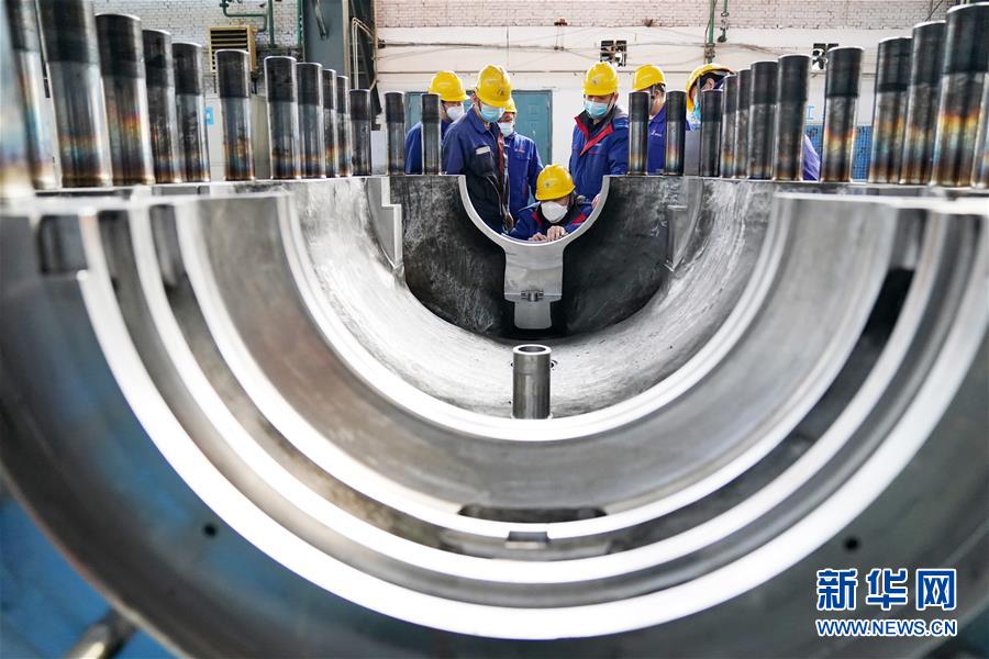 (新華全媒頭條·在習(xí)近平新時(shí)代中國特色社會(huì)主義思想指引下——新時(shí)代新作為新篇章·圖文互動(dòng))(8)同心戰(zhàn)“疫”彰顯人民至上——各地各部門貫徹落實(shí)習(xí)近平總書記重要指示精神統(tǒng)籌推進(jìn)疫情防控和經(jīng)濟(jì)社會(huì)發(fā)展