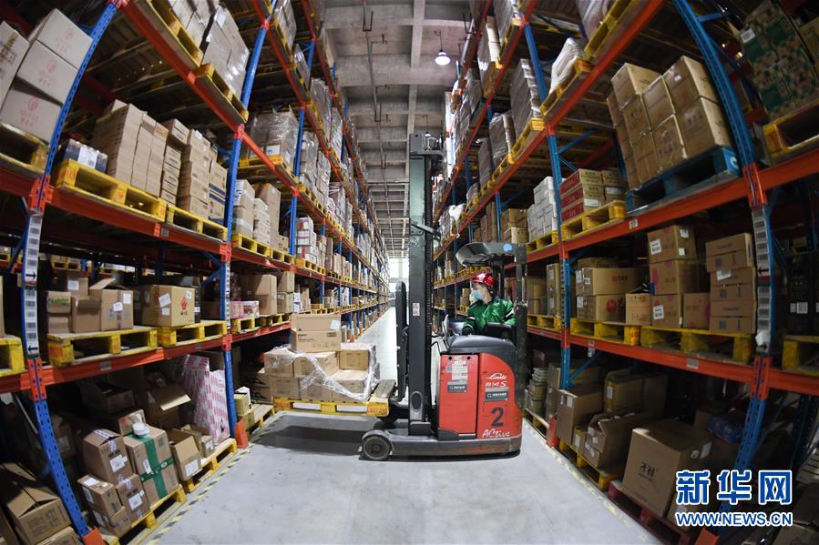 (新華全媒頭條·在習(xí)近平新時(shí)代中國特色社會(huì)主義思想指引下——新時(shí)代新作為新篇章·圖文互動(dòng))(9)同心戰(zhàn)“疫”彰顯人民至上——各地各部門貫徹落實(shí)習(xí)近平總書記重要指示精神統(tǒng)籌推進(jìn)疫情防控和經(jīng)濟(jì)社會(huì)發(fā)展