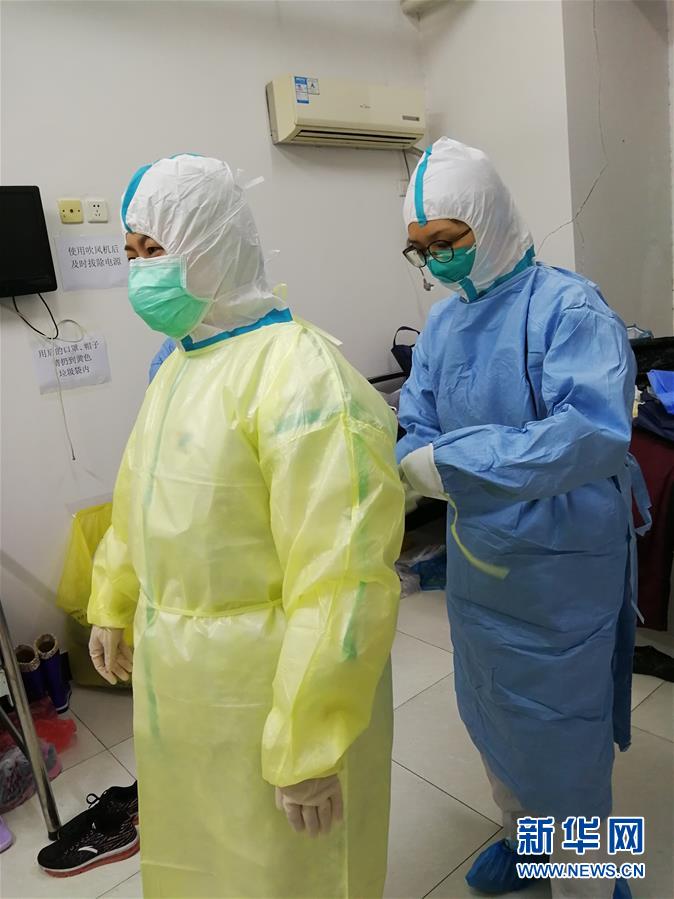 （一線抗疫群英譜·圖文互動）（1）在武漢，我為白衣戰(zhàn)士“鑄起鎧甲”——記天津市腫瘤醫(yī)院醫(yī)師路佳