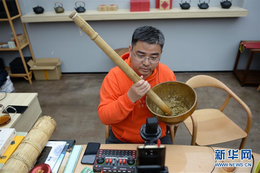 (中國經濟新觀察·圖文互動)(2)“云端”上演新場景——新型消費激活發(fā)展新動能