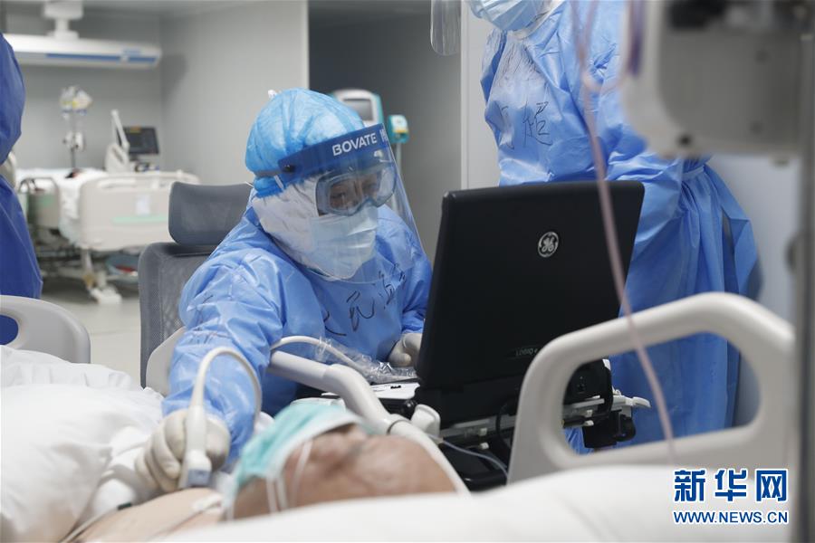 (新華全媒頭條·圖文互動)(4)和時間拼速度 與死神搶生命——火神山醫(yī)院重癥醫(yī)學(xué)一科里的“生死戰(zhàn)”