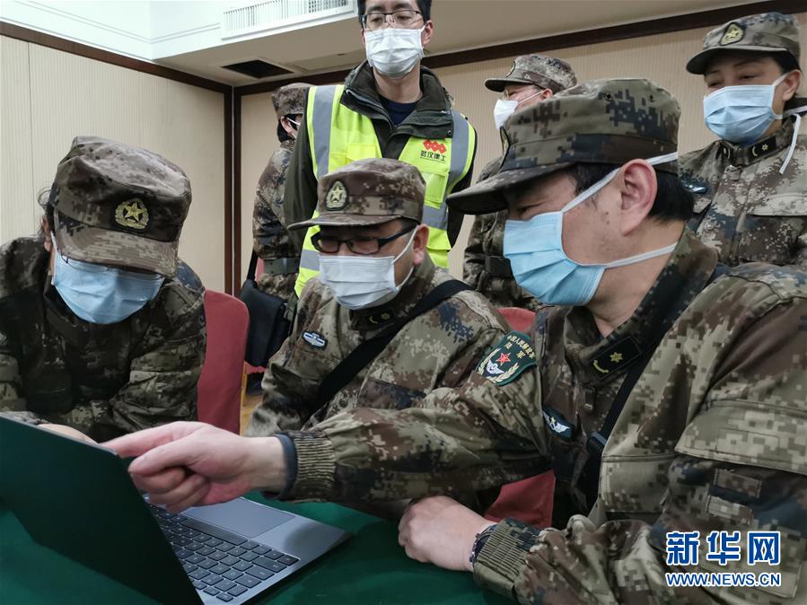 (新華全媒頭條·圖文互動)(9)和時間拼速度 與死神搶生命——火神山醫(yī)院重癥醫(yī)學(xué)一科里的“生死戰(zhàn)”