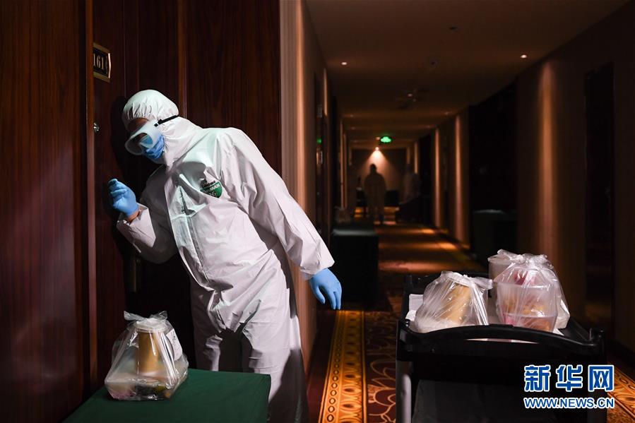 （聚焦疫情防控·圖文互動）（9）“感謝你們，讓我感到很踏實！”——北京入境人員轉(zhuǎn)運及隔離點見聞