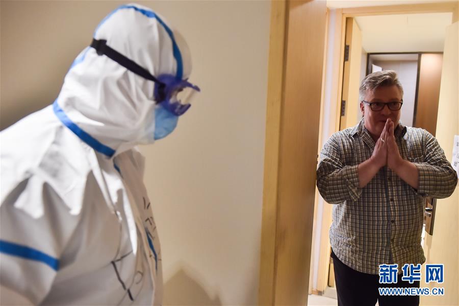 （聚焦疫情防控·圖文互動）（1）“感謝你們，讓我感到很踏實！”——北京入境人員轉(zhuǎn)運及隔離點見聞