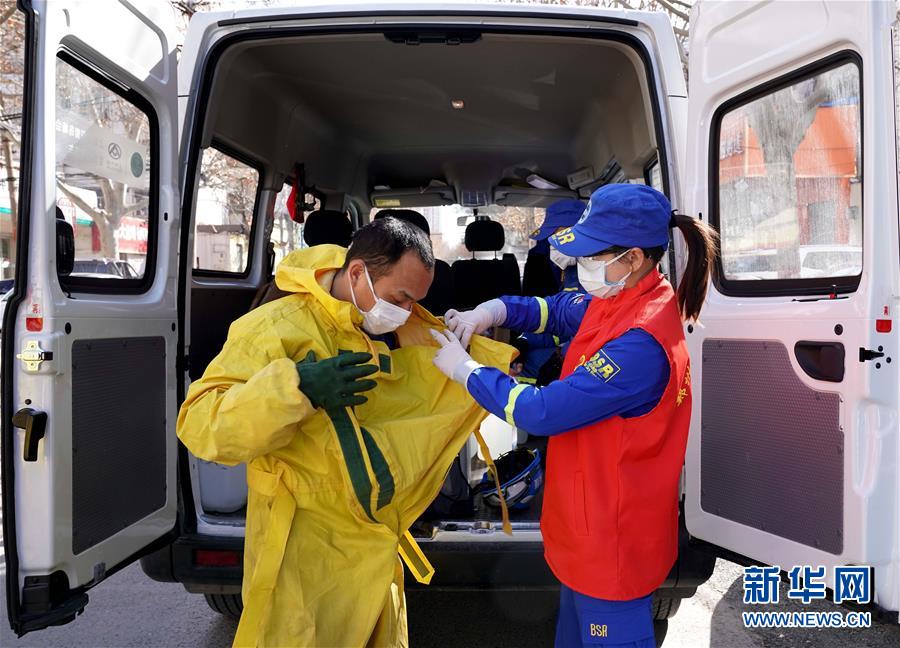 （習(xí)近平致敬的戰(zhàn)“疫”英雄·志愿者篇·圖文互動(dòng)）（3）他們，微光成炬照征程