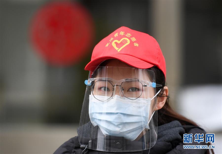 （習(xí)近平致敬的戰(zhàn)“疫”英雄·志愿者篇·圖文互動(dòng)）（4）他們，微光成炬照征程