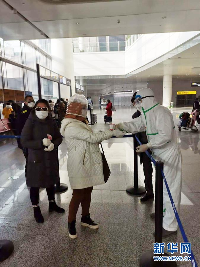 （習(xí)近平致敬的戰(zhàn)“疫”英雄·志愿者篇·圖文互動(dòng)）（8）他們，微光成炬照征程