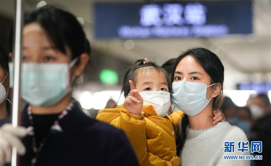 (聚焦疫情防控)(4)武漢站重啟日: 1.2萬名湖北鄉(xiāng)親坐高鐵回家