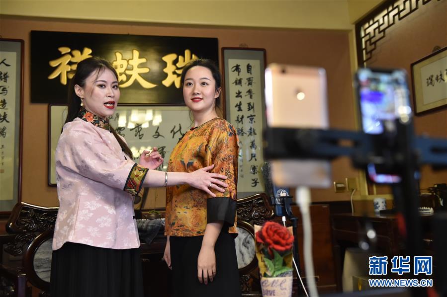 (圖文互動(dòng))(4)京城老字號(hào)“試水”網(wǎng)絡(luò)直播 探索非遺“活態(tài)”傳承