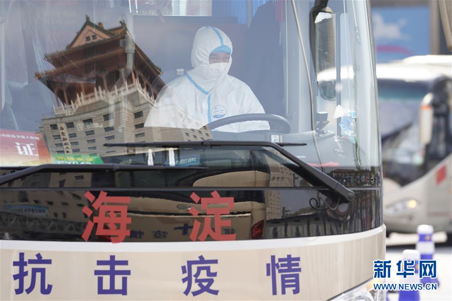 (聚焦疫情防控)(10)武漢“解封”后首趟返京列車抵達(dá)北京西站