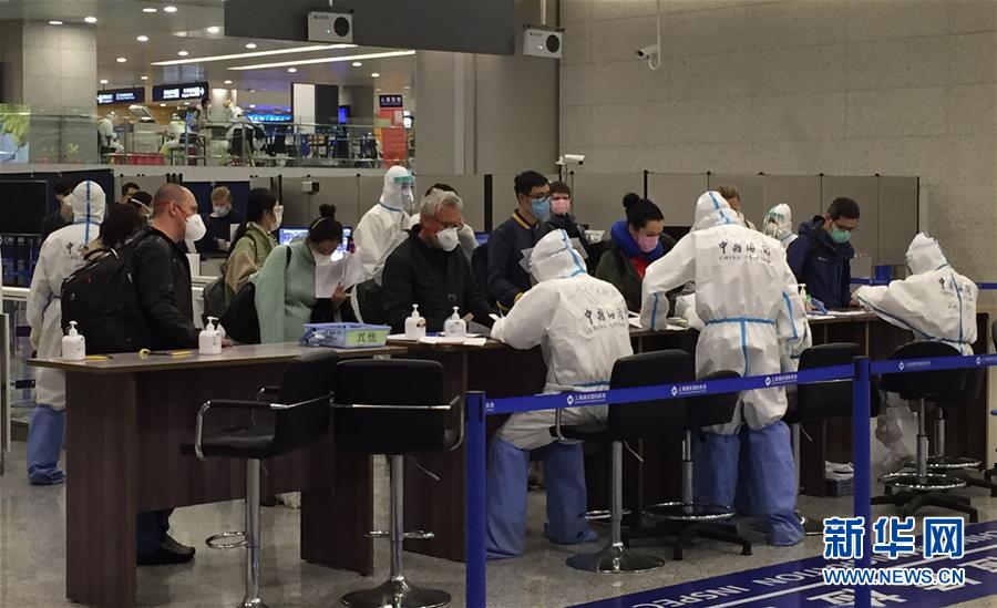 (在習(xí)近平新時(shí)代中國(guó)特色社會(huì)主義思想指引下——新時(shí)代新作為新篇章·習(xí)近平總書(shū)記關(guān)切事·圖文互動(dòng))(3)千方百計(jì)扎牢疫情防控網(wǎng)