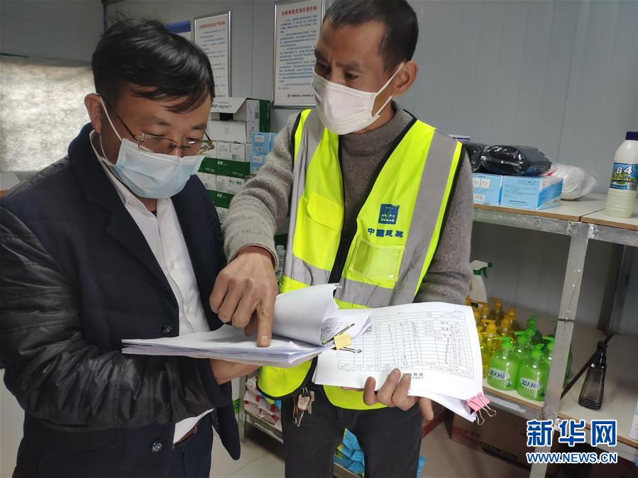 （一線抗疫群英譜·圖文互動）（1）“逆行者”曾陽春：步行十公里，他冒雨趕赴一線