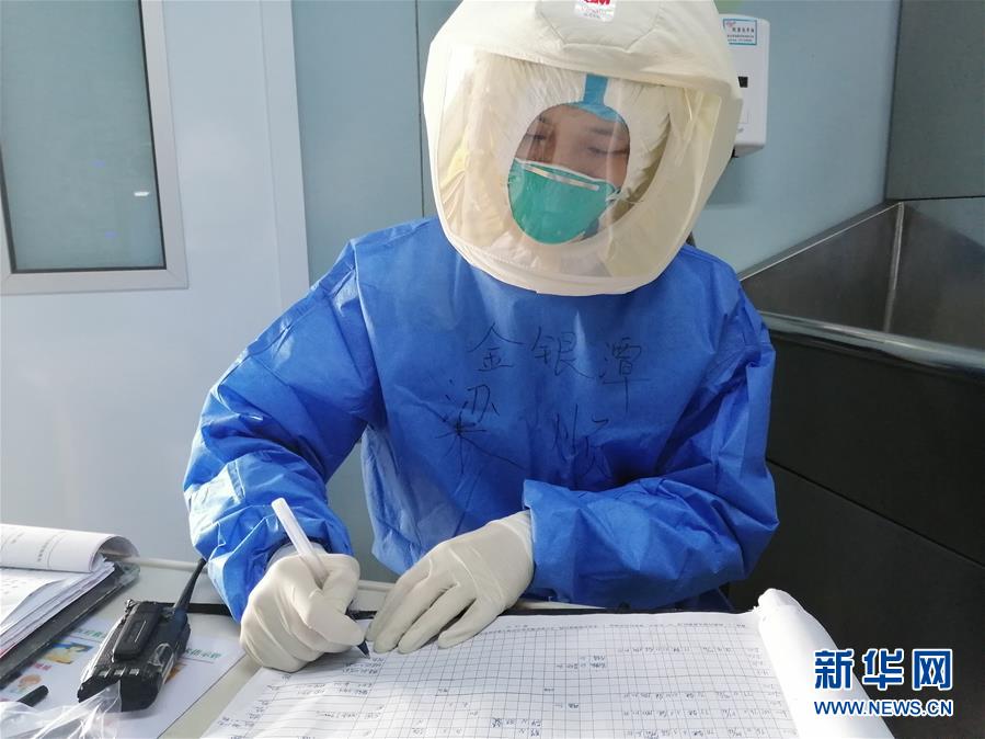 （新華全媒頭條·圖文互動(dòng)）（1）“我看不見你的樣子，但我知道你是誰”——寫在國(guó)際護(hù)士節(jié)來臨之際