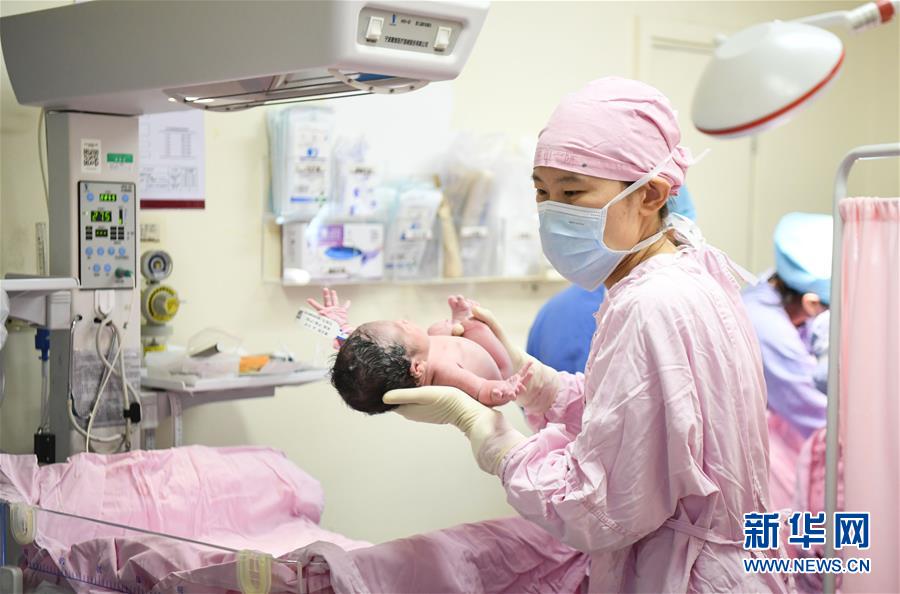 （新華全媒頭條·圖文互動(dòng)）（5）“我看不見你的樣子，但我知道你是誰”——寫在國(guó)際護(hù)士節(jié)來臨之際