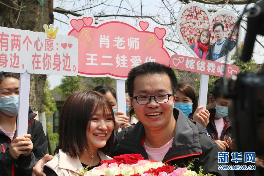 （新華全媒頭條·圖文互動(dòng)）（12）“我看不見你的樣子，但我知道你是誰”——寫在國(guó)際護(hù)士節(jié)來臨之際