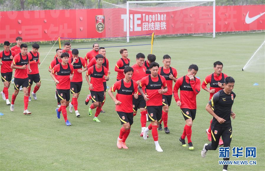 (體育)(1)足球——國家男足在滬集訓(xùn)