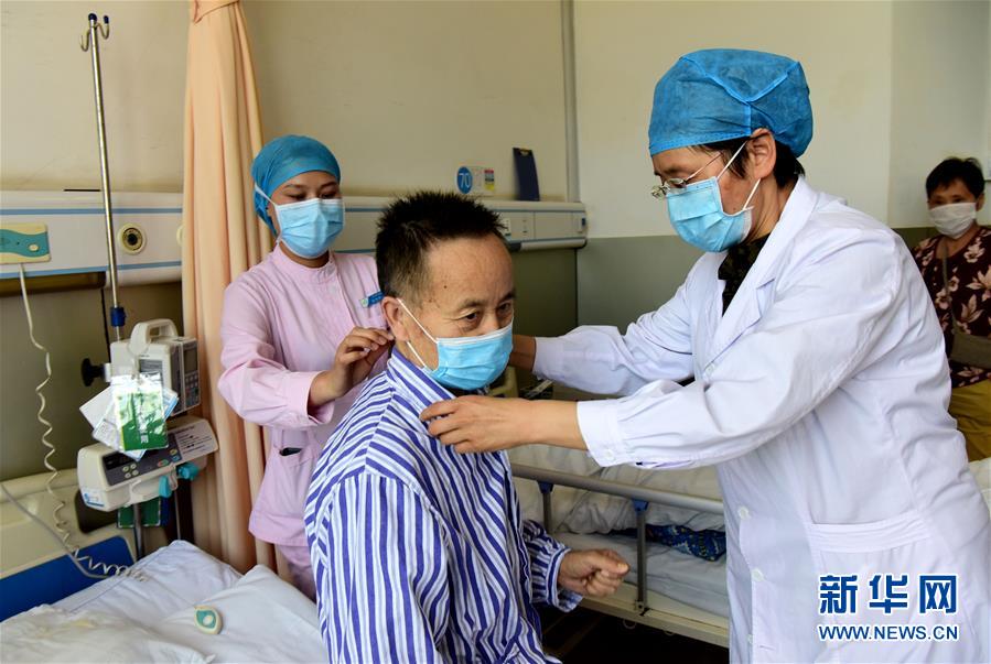 (圖文互動(dòng))(2)會(huì)說話的戰(zhàn)“疫”包——縣醫(yī)院女院長(zhǎng)白金娥抗疫故事