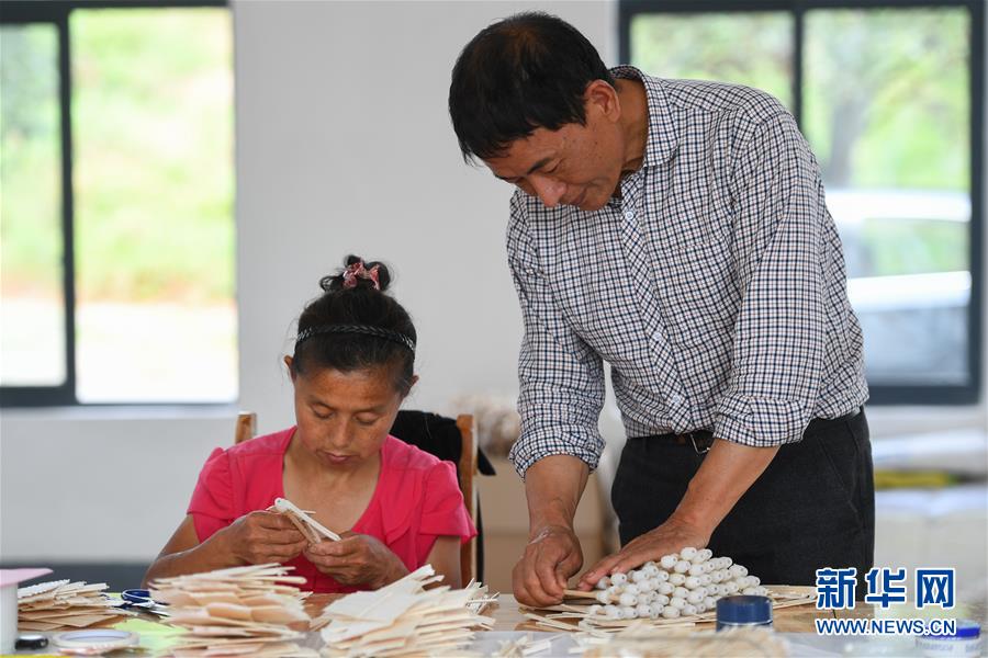 (決戰(zhàn)決勝脫貧攻堅·圖文互動)(1)老手藝撐起“脫貧傘”