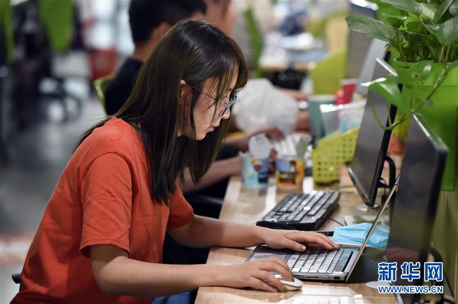 (新華全媒頭條·兩會特別報(bào)道)(3)攻堅(jiān)克難贏未來——從政府工作報(bào)告看2020年中國發(fā)展走向