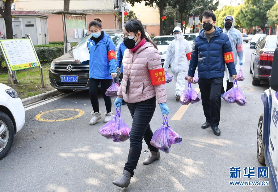 （新華全媒頭條·圖文互動）（10）“始終把人民群眾生命安全和身體健康放在第一位”——中國抗疫彰顯“生命至上、人民至上”理念