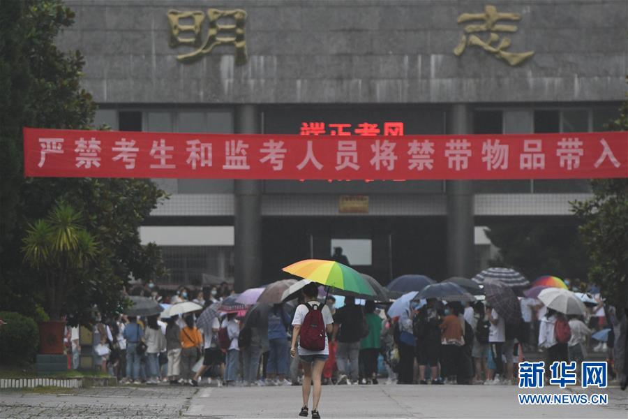 (防汛抗洪·圖文互動(dòng))(1)為了讓我們的城市不停擺——汛情下的千年古城安徽歙縣直擊