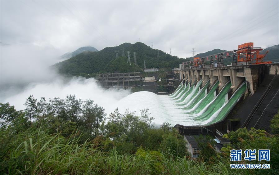 (防汛抗洪)(2)新安江水庫首次9孔泄洪