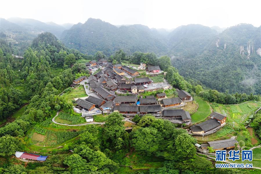 （新華全媒頭條·走向我們的小康生活·圖文互動(dòng)）（7）那山，那人，那苗寨——十八洞村三代人的奮斗史
