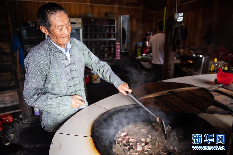 （新華全媒頭條·走向我們的小康生活·圖文互動(dòng)）（8）那山，那人，那苗寨——十八洞村三代人的奮斗史