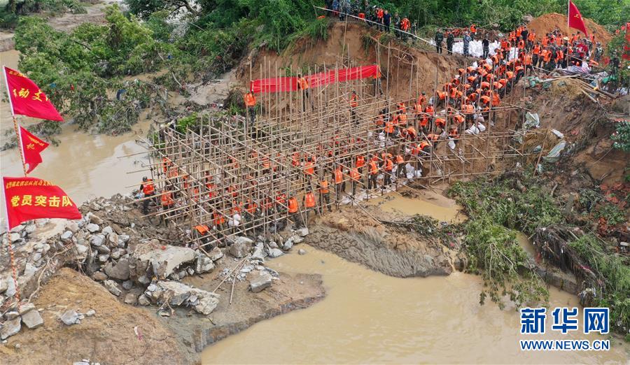 （防汛抗洪·圖文互動）（10）洪水不退，子弟兵誓死不退——解放軍和武警部隊官兵參與洪澇災害搶險救援記事