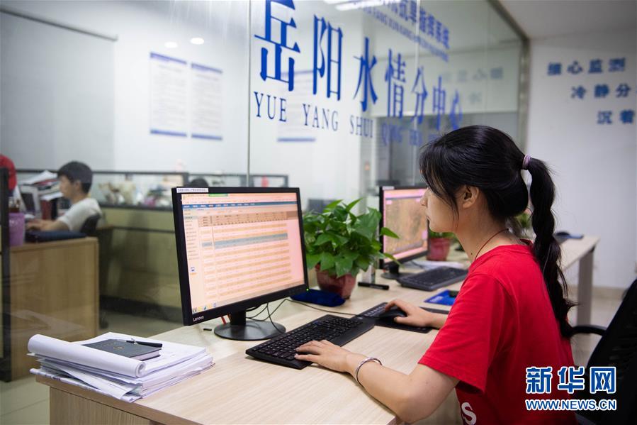 （防汛抗洪·圖文互動）（6）在大堤上成長，為人民守護——洪水中的青年“生力軍”