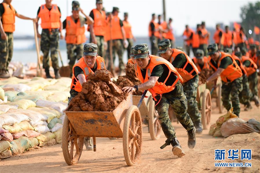 (防汛抗洪·圖文互動)(3)解放軍和武警抗洪搶險部隊各級黨組織充分發(fā)揮戰(zhàn)斗堡壘作用