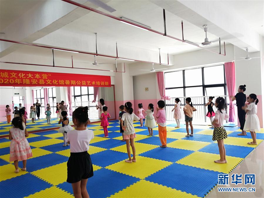 （特別的暑期生活·圖文互動）（2）她們的愿望，在這個假期實現(xiàn)——廣西隆安易地扶貧搬遷安置區(qū)暑期見聞