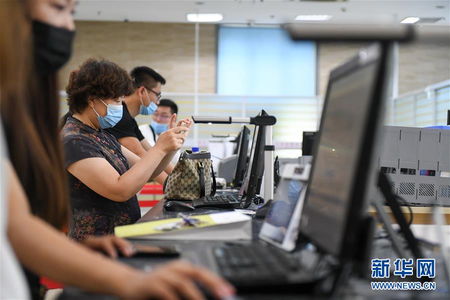 （在習(xí)近平新時代中國特色社會主義思想指引下——新時代新作為新篇章·習(xí)近平總書記關(guān)切事·圖文互動）（9）激發(fā)每個經(jīng)濟“細(xì)胞”的活力——千方百計把市場主體保護好