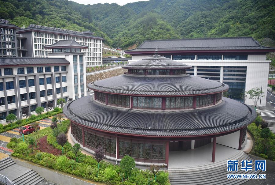 （新華視點(diǎn)·圖文互動(dòng)）（4）學(xué)校建漂亮點(diǎn)本無(wú)錯(cuò)，為何這所“豪華中學(xué)”讓人困惑？
