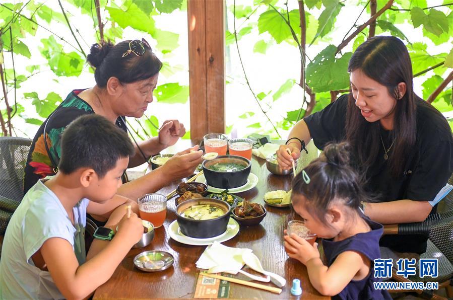 （在習近平新時代中國特色社會主義思想指引下——新時代新作為新篇章·習近平總書記關(guān)切事·圖文互動）（6）珍惜盤中餐，狠剎浪費風——各地積極行動堅決制止餐飲浪費