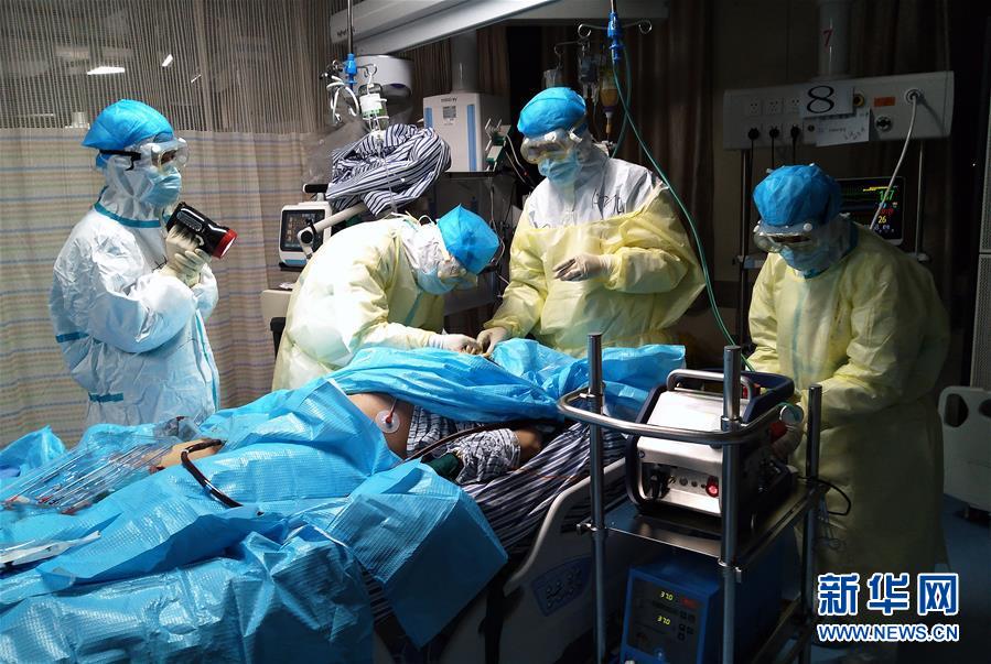 (新華全媒頭條·圖文互動(dòng))(11)以仁心仁術(shù)造福人民——寫在第三個(gè)中國(guó)醫(yī)師節(jié)之際