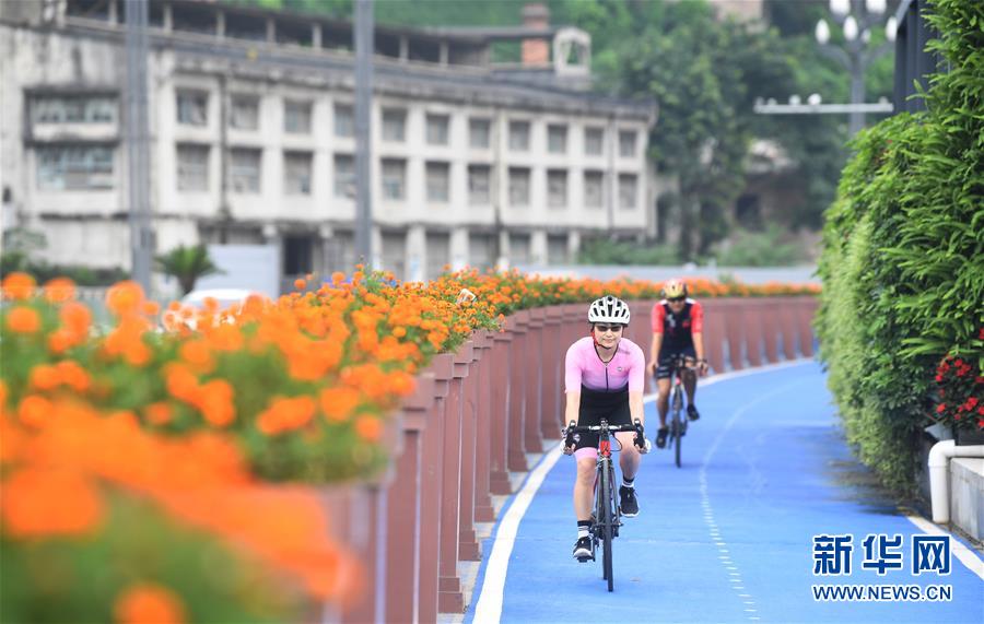 (新華全媒頭條·走向我們的小康生活·圖文互動(dòng))(13)大城大鄉(xiāng)的“幸福協(xié)奏曲”——重慶推動(dòng)高質(zhì)量發(fā)展創(chuàng)造高品質(zhì)生活紀(jì)事