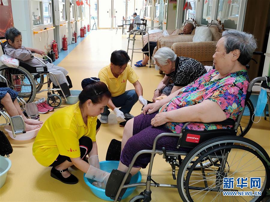 （走向我們的小康生活·圖文互動(dòng)）（3）北京“老有所養(yǎng)”的床邊、身邊、周邊事