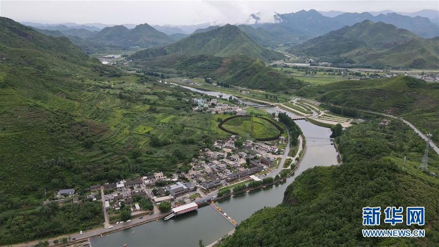 （新華全媒頭條·走向我們的小康生活·圖文互動(dòng)）（5）長(zhǎng)城腳下，小康村串成“珍珠鏈”