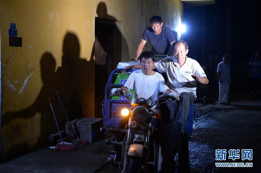 (在習近平新時代中國特色社會主義思想指引下——新時代新作為新篇章·習近平總書記關(guān)切事·圖文互動)(13)一切為了人民——寫在全國防汛救災(zāi)取得階段性重大勝利之時