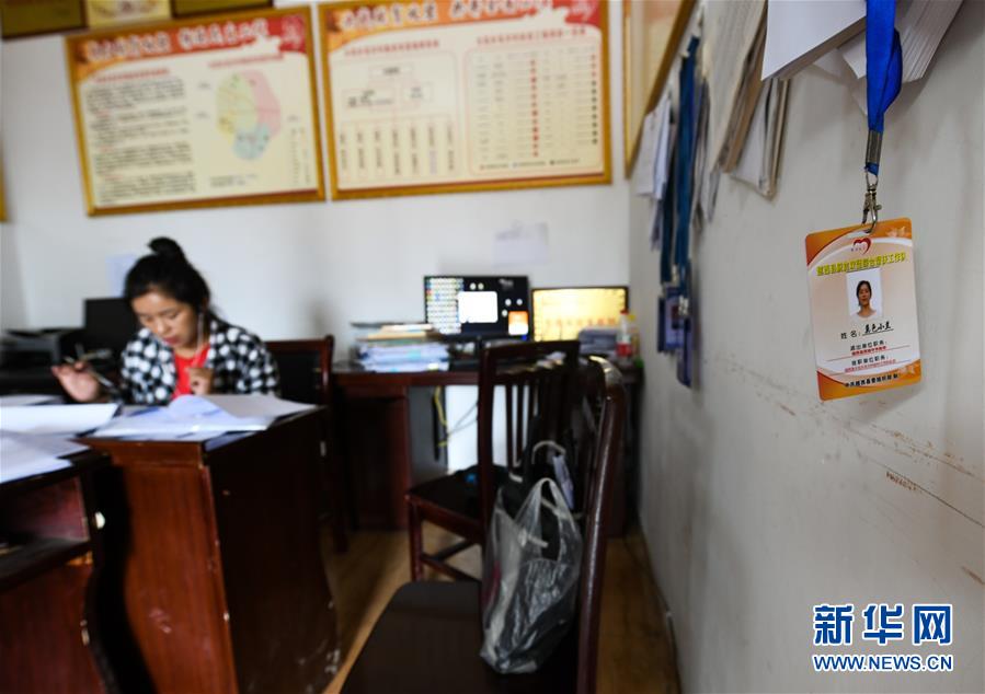 （熱點(diǎn)鮮報(bào)·圖文互動(dòng)）（4）為了大涼山的下一代，她奔赴在助學(xué)路上