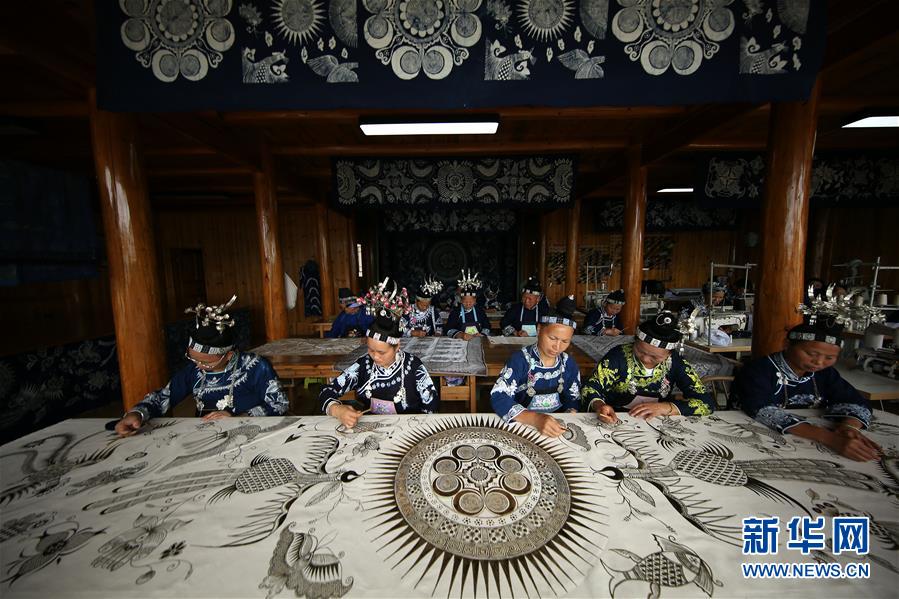 #(決戰(zhàn)決勝脫貧攻堅(jiān)·圖文互動)(5)一個(gè)小鎮(zhèn)“撬動”整縣脫貧——社會扶貧的貴州丹寨樣板