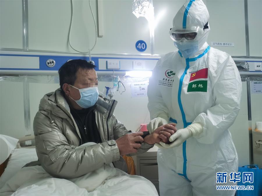 （抗疫一線醫(yī)務(wù)人員英雄群體·圖文互動）（2）合力護航生命之舟——遼寧、上海、廣東等醫(yī)療隊聯(lián)手決戰(zhàn)雷神山
