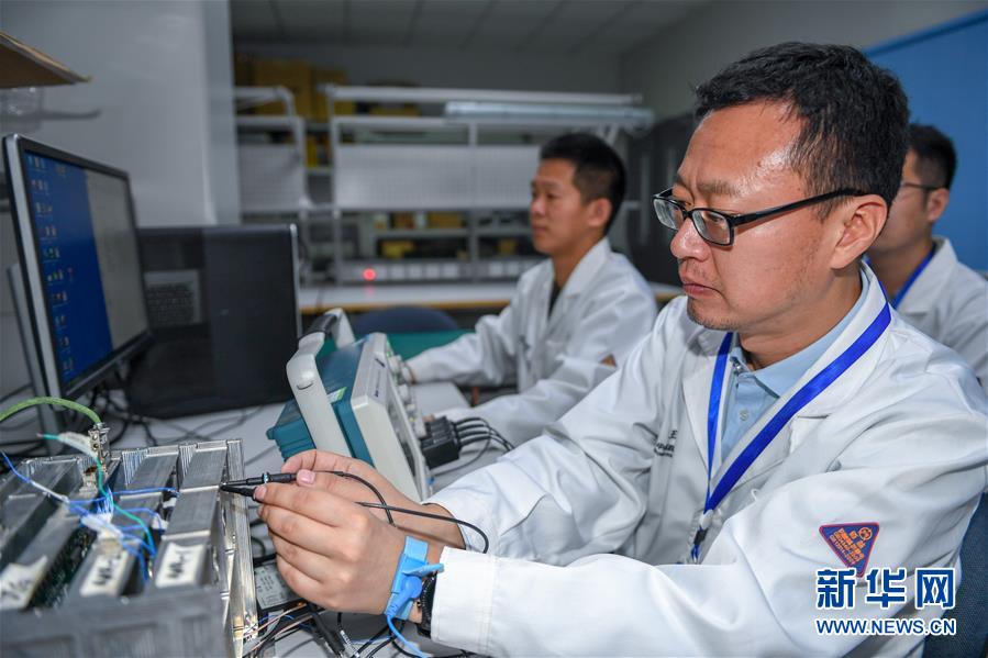 （在習(xí)近平新時代中國特色社會主義思想指引下——新時代新作為新篇章·習(xí)近平總書記關(guān)切事·圖文互動）（3）終不悔為國為民，攀高峰只爭朝夕——來自科學(xué)家們的動人故事