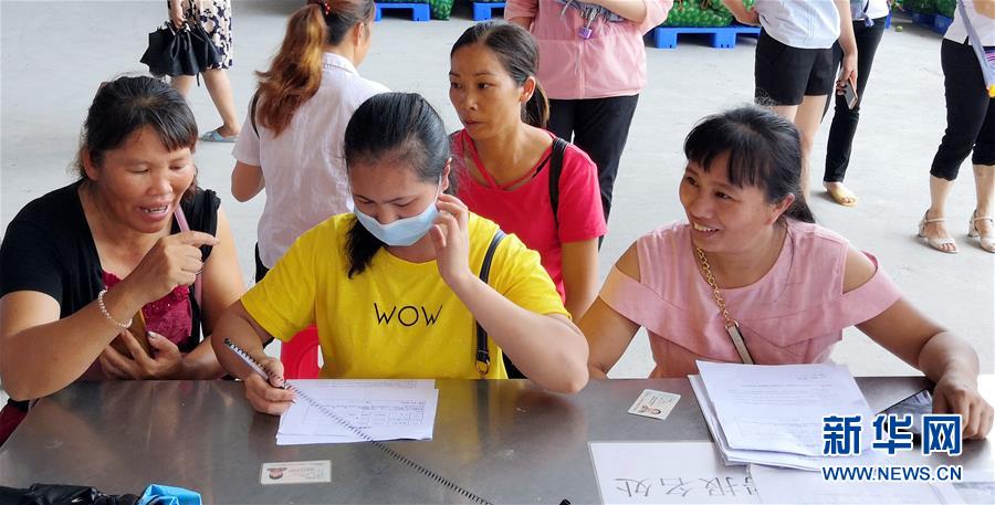 （決戰(zhàn)決勝脫貧攻堅·圖文互動）（4）同飲一江水 攜手“斬窮根”——深圳對口廣西河池、百色扶貧協(xié)作見聞