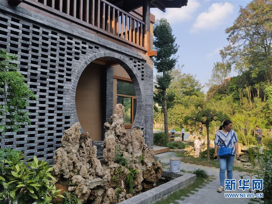 （走向我們的小康生活·圖文互動）（1）游客來了，小康近了——生態(tài)旅游引領湖北山區(qū)蝶變二三事